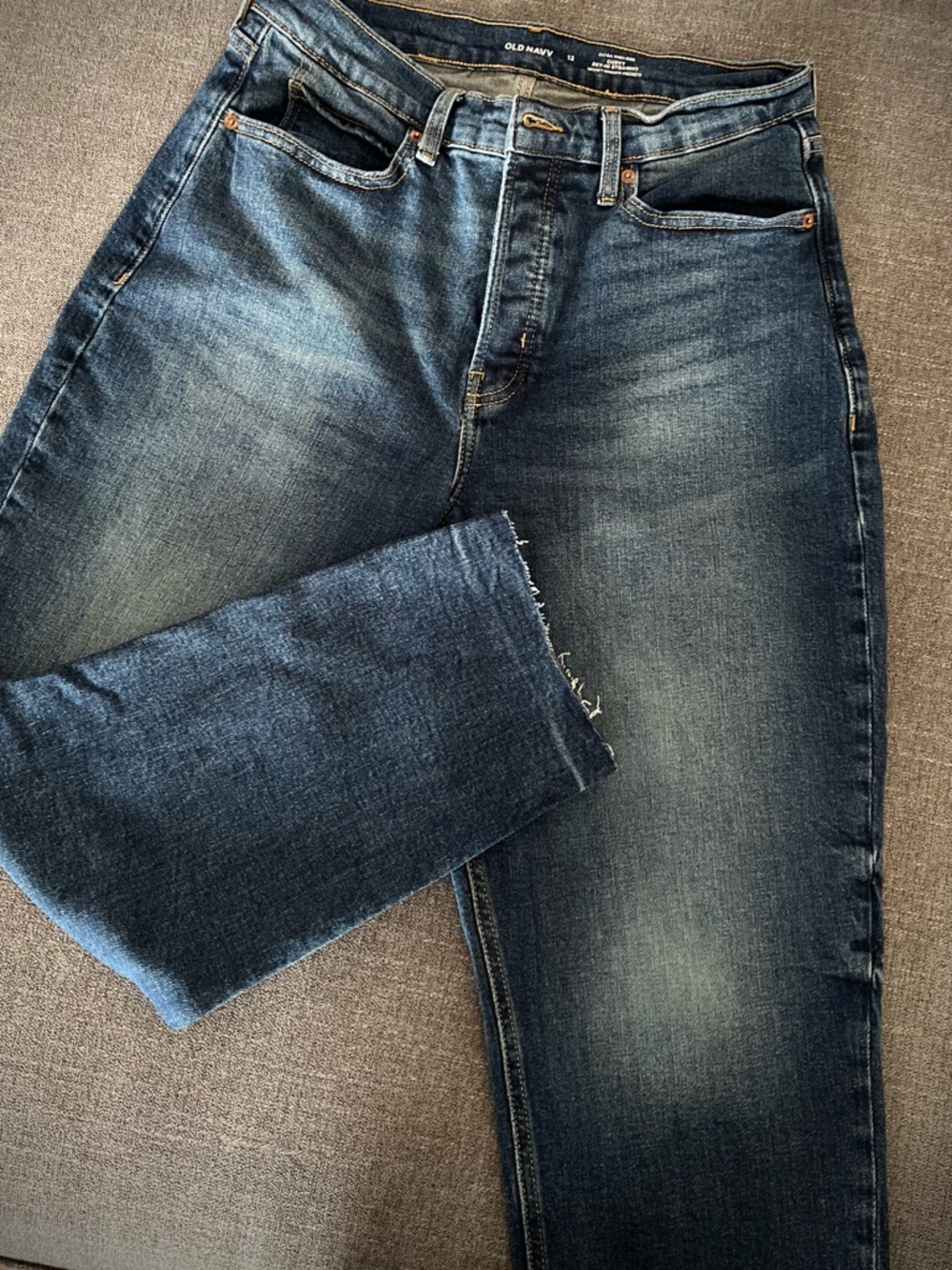 Old Navy Women’s Extra High-Rise Curvy Sky-Hi Straight Jeans with Faded Wash